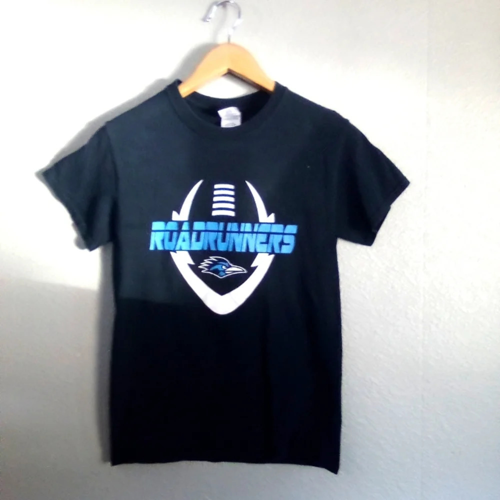 Gildan t-shirt size small ( Bag G )